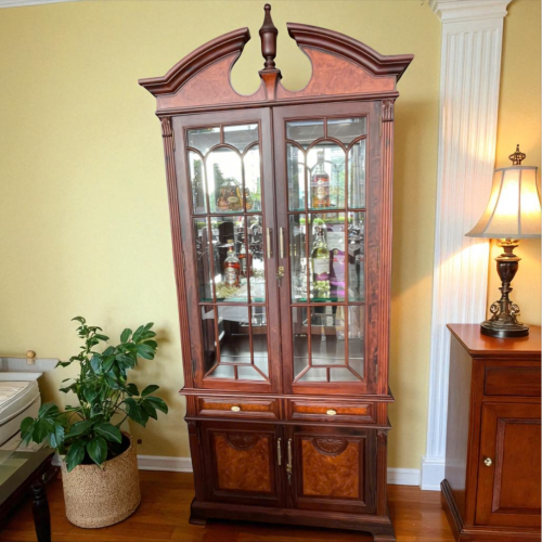 Tủ Rượu Hoàng Gia